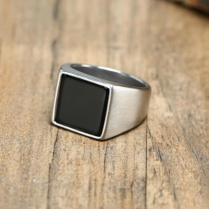 Vnox Stylish Signet Ring – A Bold Statement of Power & Elegance